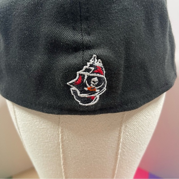 NFL TAMPA BAY BUCCANEERS NEW ERA 39THIRTY HAT MEDIUM-LARGE FLY YOUR OWN FLAG - Picture 3 of 5